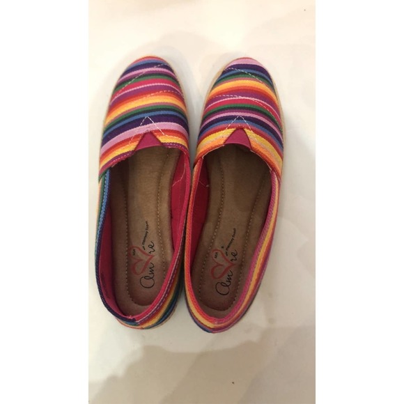 New with box MIA Amore rainbow slip on size 9 - Picture 2 of 3